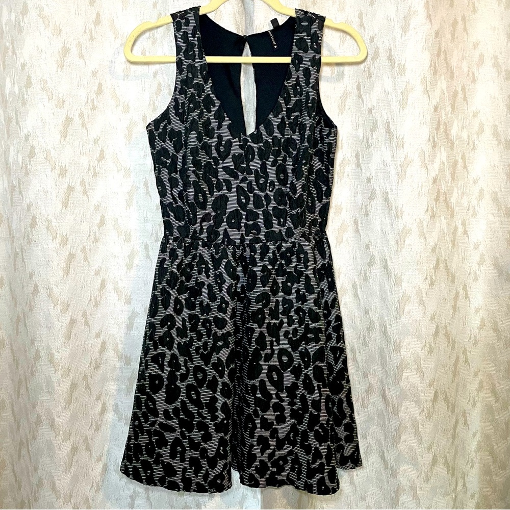 Chic Black & Gray Leopard Dress